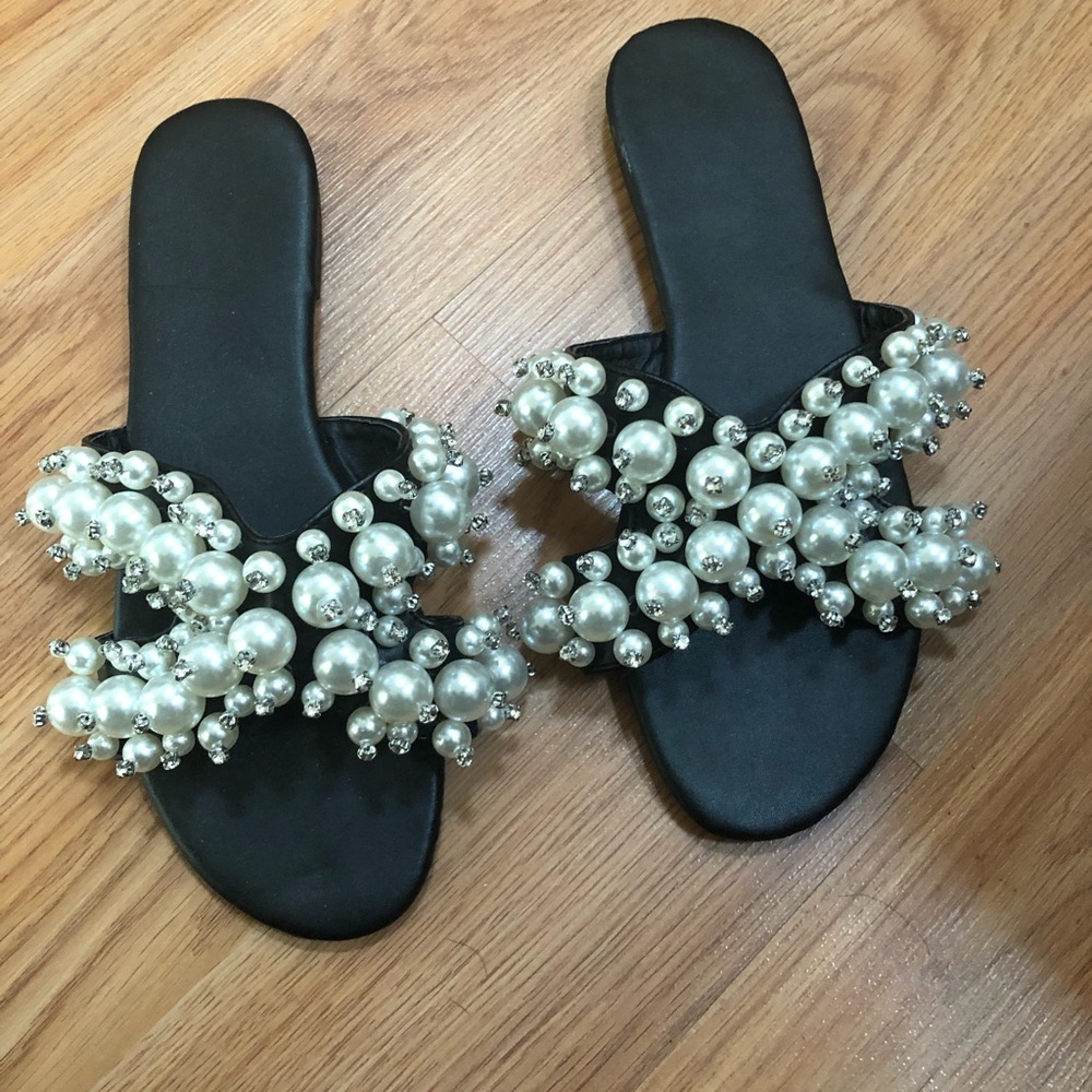 Pearl sandals